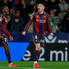 Dela se apunta el gol 700 del Levante en Primera