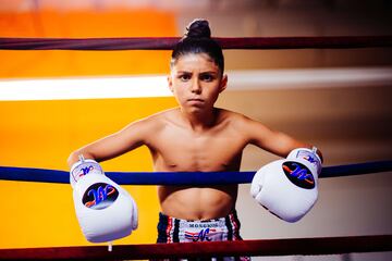 Ryan Martinez es un luchador amateur de tan solo diez a?os que busca obtener su segundo cintur¨®n en la categor¨ªa de peso de 65 libras en una pr¨®xima pelea. Las fotograf¨ªas son un posado para ¡°Chapito's Boxing Gym.