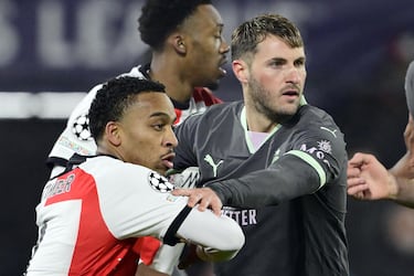 ¿Cómo le fue a Santiago Giménez en el Feyenoord vs Milan de la Champions League?