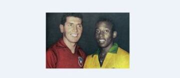 Pel&eacute; posa junto a Ra&uacute;l S&aacute;nchez, en un enfrentamiento que disputaron en 1959.