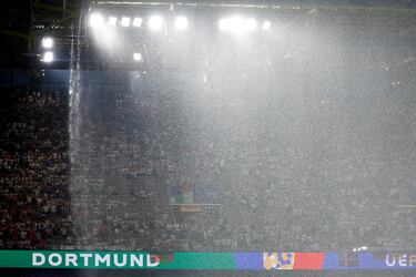 Así fue la tormenta en Dortmund que obligó a detener el Alemania-Dinamarca