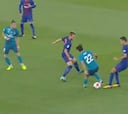 Se habla poco de esto: Isco y su baile 'abusón' a Busquets y Rakitic