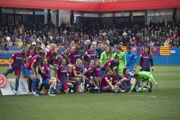 Las jugadoras del Barcelona femenino celebran el título de liga
