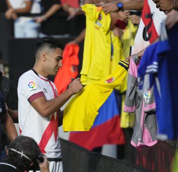 Falcao ha sido presentado con el Rayo Vallecano ante la presencia de numerosos seguidores.