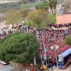 Tremendo recibimiento al Barça que tiene que hacer sentir orgulloso al Madrid