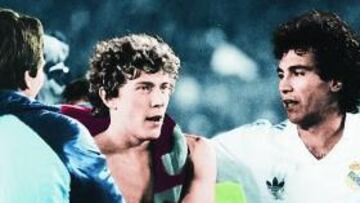 <b>GANADORES. </b>Butragueño y Hugo Sánchez celebran la conquista de su primer título de Liga con la camiseta del Real Madrid.