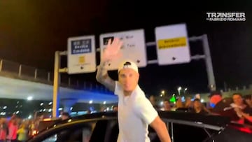 Locura total con Antony en Sevilla: el histórico recibimiento de la afición del Betis