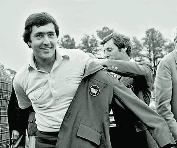 El 13 de abril de 1980 con apenas 23 a?os cumplidos Severiano Ballesteros se convirti¨® en el ganador m¨¢s joven y el primer europeo en ponerse la Chaqueta verde del Masters de Augusta. Ballesteros gan¨® con 275 golpes, cuatro de ventaja sobre el segundo y trece bajo el par del campo.
