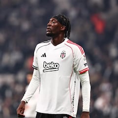 El Besiktas compra a Abraham, que apunta al Aston Villa