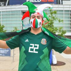 La afición del Tri lleva la verbena al Empower Field en Denver