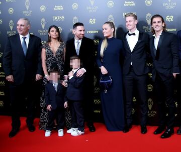 PARIS, FRANCE - DECEMBER 02: Lionel Messi (3rd L) of Barcelona, his wife Antonella Roccuzzo (2nd L) and Antoine Griezmann (R) of Barcelona arrive for the Ballon d'Or ceremony at Theatre du Chatelet in Paris on December 02, 2019. (Photo by Mustafa Yalcin/Anadolu Agency via Getty Images)