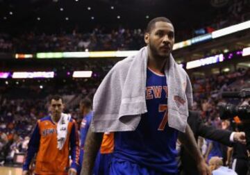 Carmelo Anthony (7) después de la derrota de los Knicks ante los Suns.