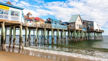 Amid political tensions between Trump and Canada over tariffs and other global issues, Canadian tourism to the US has dropped, but some are still keen to cross the border south.