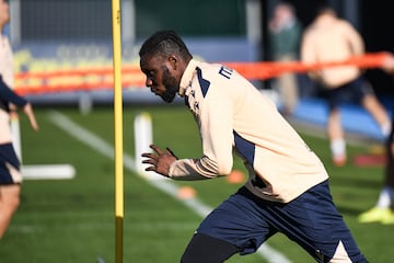 Kouam en une entrenamiento con el Cdiz en la Ciudad Deportiva.