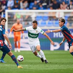 El Elche se aferra a su fortaleza en casa ante un Amorebieta que no sabe ganar fuera