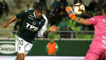 El jugador de Santiago Wanderers Enzo Gutierrez, marca su gol contra Deportes Melipilla.