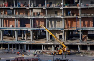 Dispondrá de restaurantes abiertos todos los días con vistas directas al terreno de juego.