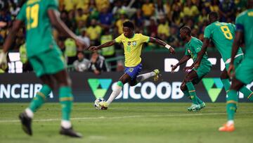 Lisbon (Portugal), 20/06/2023.- Brazil`s Vinicius Junio (2-L) in action during the intenational friendly soccer match between Brazil and Senegal held at Alvalade Stadium, Lisbon, Portugal, 20 June 2023. (Futbol, Amistoso, Brasil, Lisboa) EFE/EPA/MIGUEL A. LOPES
