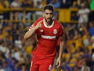 Soccer - Liga MX - Semi Final - First Leg - Tigres UANL v Toluca - Estadio Universitario, Monterrey, Mexico - May 14, 2025 Toluca's Paulinho celebrates scoring their first goal REUTERS/Daniel Becerril