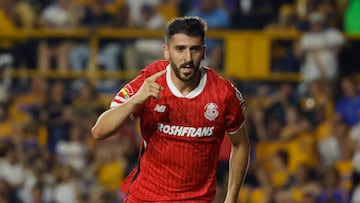 Soccer - Liga MX - Semi Final - First Leg - Tigres UANL v Toluca - Estadio Universitario, Monterrey, Mexico - May 14, 2025 Toluca's Paulinho celebrates scoring their first goal REUTERS/Daniel Becerril