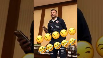 El bautizo a Jean Meneses en la Roja al ritmo de Amar Azul