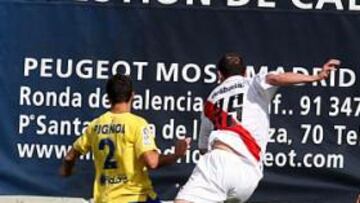 <b>DEFINITIVO. </b>Delibasic marcó con la derecha el segundo gol del Rayo.