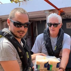 Richard Gere es criticado tras llevar víveres al Open Arms en su yate privado
