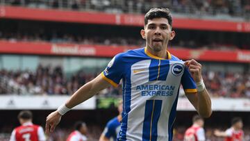 Julio Enciso, del Brighton, le marcó un golazo de media distancia al Manchester City y se llevó el premio a 'Mejor Gol de la Temporada' en Premier League.