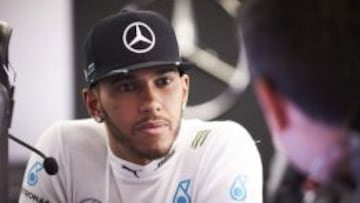Hamilton se queja de la actual F1: "MotoGP es emocionante"