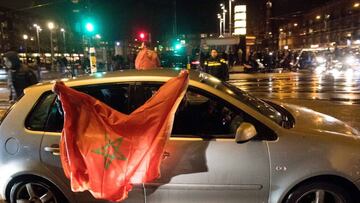 Fans de Marruecos celebrando el pase.