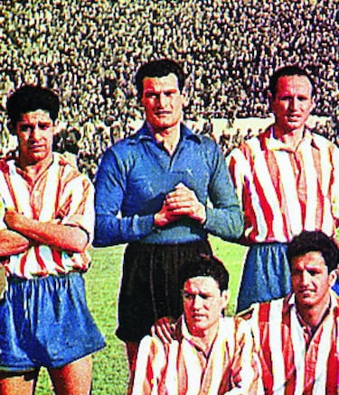De 1948 a 1951, ele jogou com Attitico D Madri e Aspaniol de 1952 a 1956.