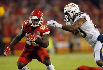 El running back lució en la increíble derrota de los Chiefs. (24.30)