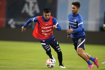 La Roja reconoció el terreno de juego del estadio Único Madre de Ciudades. Con capacidad para 30 mil personas, será el escenario del Argentina-Chile de este jueves.