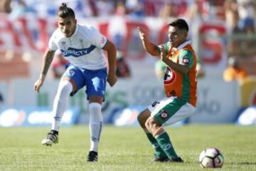 Futbol, Cobresal vs Universidad Catolica
Septima fecha, campeonato de clausura 2016/17
El jugador de Universidad Catolica Enzo Kalinski, izquierda, disputa el balon con Nelson Sepulveda de Cobresal durante el partido de primera division en el estadio El Cobre de El Salvador, Chile.
19/03/2017
Andres Pina/Photosport
***********
Football, Cobresal vs Universidad Catolica
7th date, Clousure Championship 2016/17
Universidad Catolica's player Enzo Kalinski, left, battles for the ball against Nelson Sepulveda of Cobresal during the first division football match at the El Cobre stadium in El Salvador, Chile.
19/03/2017
Andres Pina/Photosport