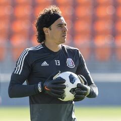 Ochoa es colocado como el quinto mejor portero del Mundial