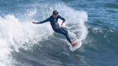 Tiene 16 años, cambió el fútbol por el surf y brilla en Chile: “Mi intención es irme del país”