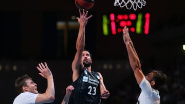 Sergio Llull lanza a canasta en la semifinal de la Supercopa ante el Obradoiro.