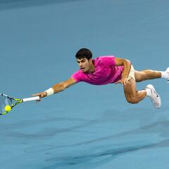 Superman Alcaraz ‘vuela’ tras una bola ante Sinner