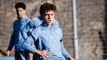 Dani Díaz, convocado con el primer equipo de la Real Sociedad frente al Celta de Vigo.