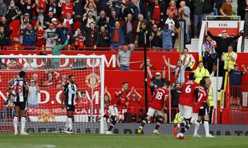 El delantero portugués aprovechó un rechace dentro del área e inauguró el marcador en Old Trafford.