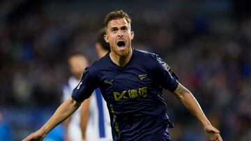 Toni Martínez celebra un gol en el partido de LaLiga EA Sports entre el Deportivo Alavés y la Real Sociedad.