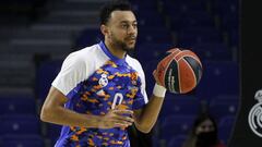 Nigel Williams-Goss, bsae del Real Madrid, en un calentamiento.