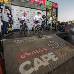 La Cape Epic más salvaje: récord de ascensión con 1.650 metros