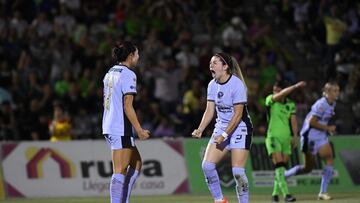 Kiana Palacios festeja un gol con el América.
