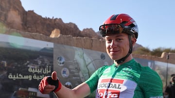 Maxim van Gils tras su triunfo en Arabia Saudí.