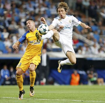 Modric fichó por el Real Madrid en agosto de 2012 después de varias semanas de negociaciones. Actualmente forma parte de la plantilla del Real Madrid y se ha convertido en uno de los mejores jugadores que han pasado por el club madrileño. Ganó el Balón de Oro en 2018.