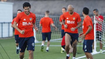 Dani Parejo, en un entrenamiento del Valencia.