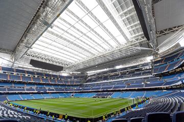 La pelota vuelve a rodar en el feudo blanco tras unas jornadas jugando fuera de casa. Los blancos reciben al Getafe con el nuevo aspecto del Bernabéu como protagonista.