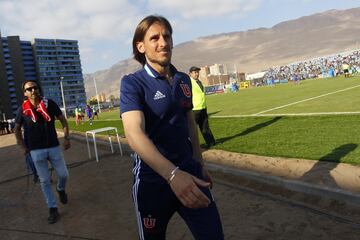 Ex ayudante de Jorge Sampaoli en la Roja, el trasandino se estrenó como DT en la U y luego pasó por Defensa y Justicia, Independiente y Racing, en Argentina.