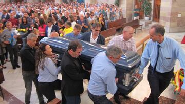 Cientos de personas arropan a la familia en el funeral de Barqu¨ªn